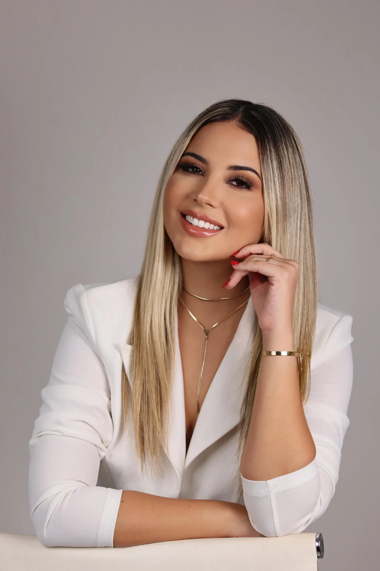 Dra. Caren Tittoni, cirurgiã-dentista especialista em harmonização facial